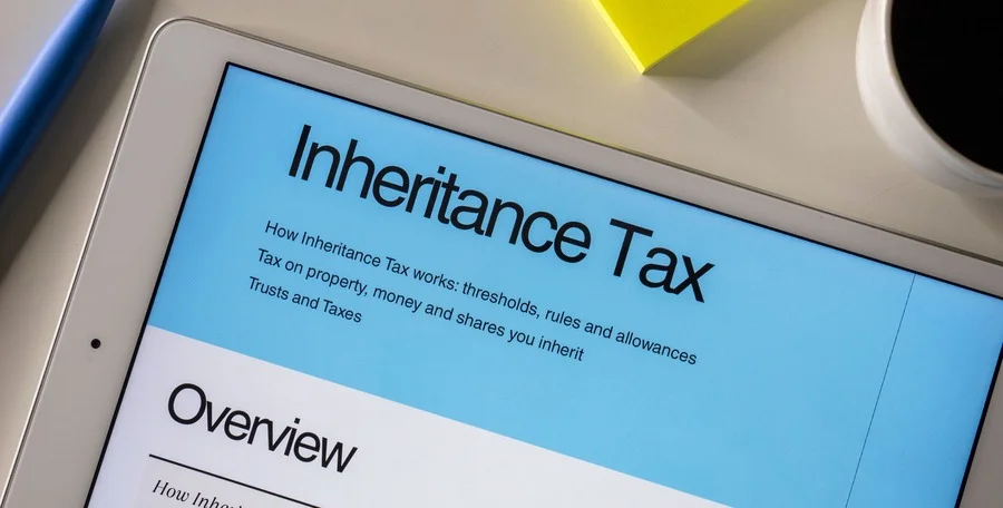Digital finance newsletter on screen
